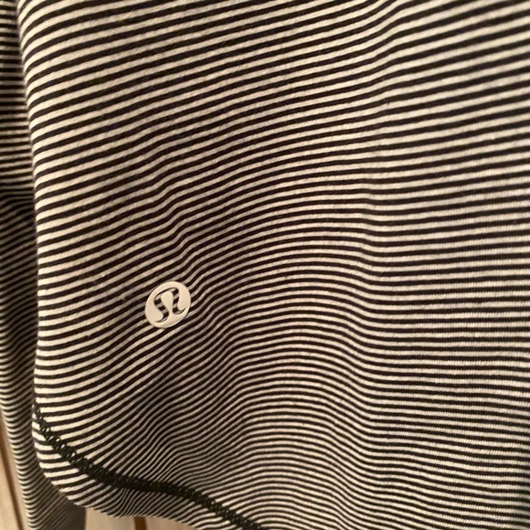 Worn once Lululemon top - Picture 3 of 3